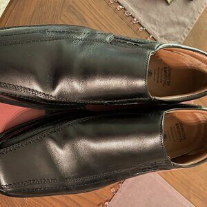 Johnston & Murphy Penn Slip-On  Men's Shoe